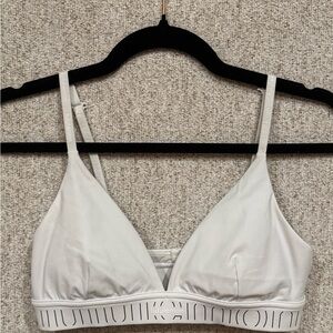 Lululemon License to Train Bra A/B cup. Size 6, NWT.